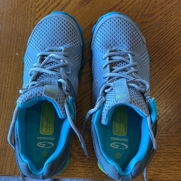 Women’s sneakers - Picture 4 of 6